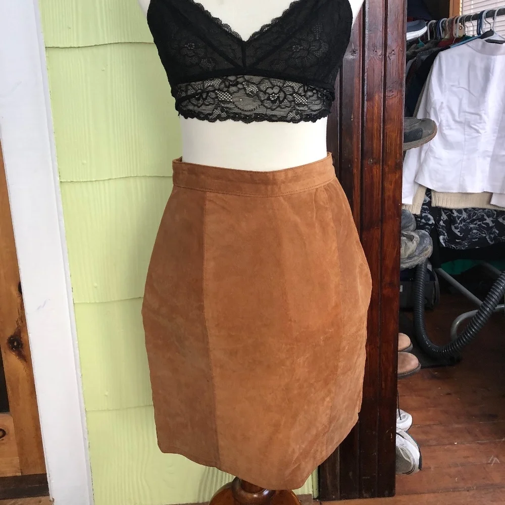 The Limited Leather Skirt‎